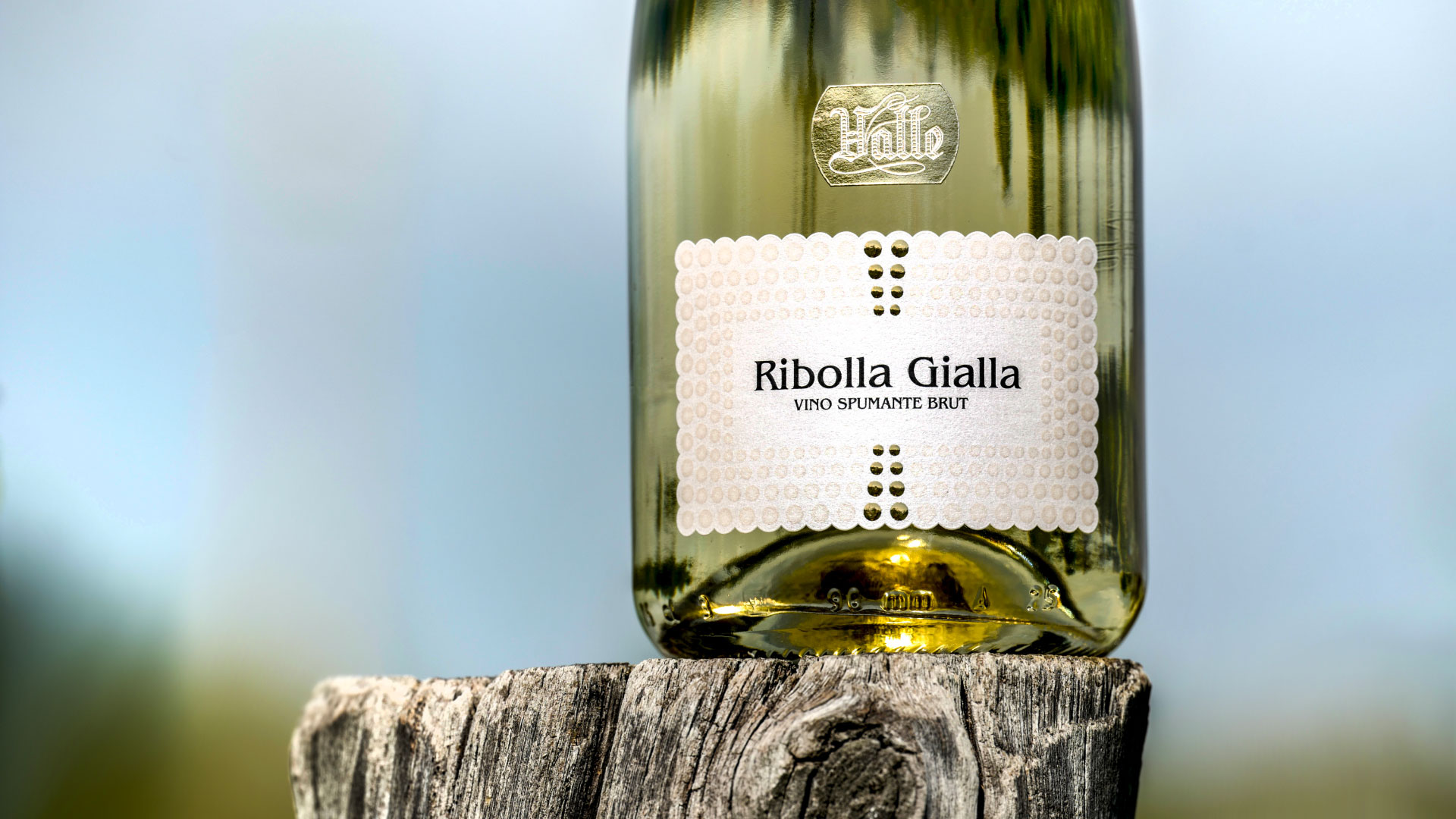 bottiglia di Ribolla Gialla vino spumante brut